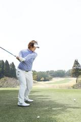 画像3: 飛距離と安定感を生む、鈴木愛の「不動の右サイド」【勝者のスウィング】