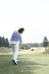 画像7: 飛距離と安定感を生む、鈴木愛の「不動の右サイド」【勝者のスウィング】