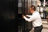 画像: ロッカーを引き出すと、中には大量の試打シャフトが!
