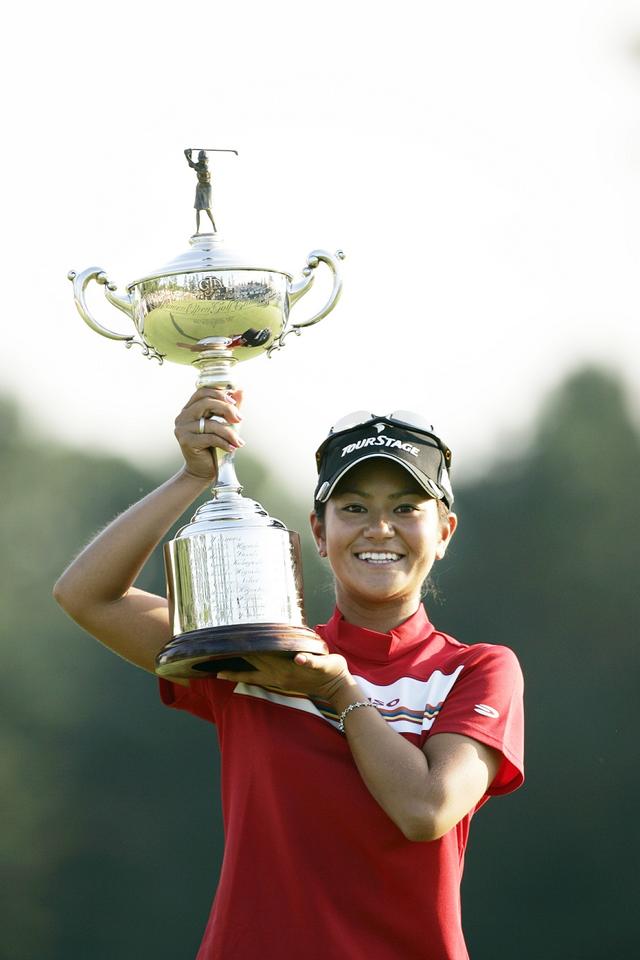 画像: 2005年、日本女子オープンで優勝。記録ずくめの勝利で、藍ちゃん旋風が列島を覆った