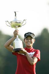 画像: 2005年、日本女子オープンで優勝。記録ずくめの勝利で、藍ちゃん旋風が列島を覆った
