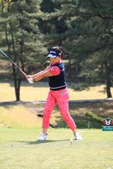 画像6: この捻転がすごい! 青木瀬令奈の「本物」コンパクト【勝者のスウィング】