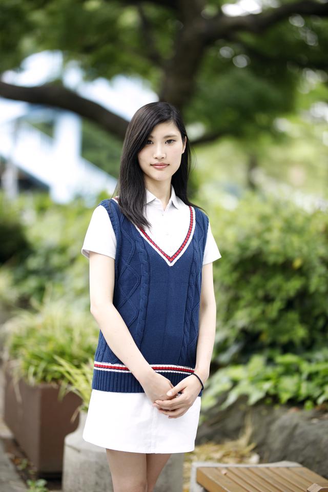 画像: まさに名は体を表す! 凛と立つ姿は、ひっそりと美しく咲くスミレの花のよう
