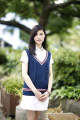 画像: まさに名は体を表す! 凛と立つ姿は、ひっそりと美しく咲くスミレの花のよう
