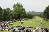 画像: 18番は藍のために集まった1万人近いギャラリーが取り囲んだ