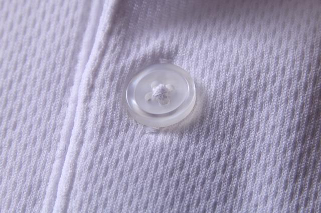 画像: しっかりと取り付けられたボタン。堅牢さも売りの一つだ