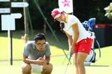 画像: 朝イチの練習ラウンドを終え、練習グリーンで念入りにパット練習中でした