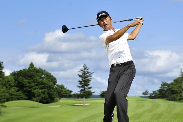 画像: 逆球が出る場合の多くは「右がイヤ」という心理的圧迫や「飛ばしたい」という欲望などで力みが生じた結果だ