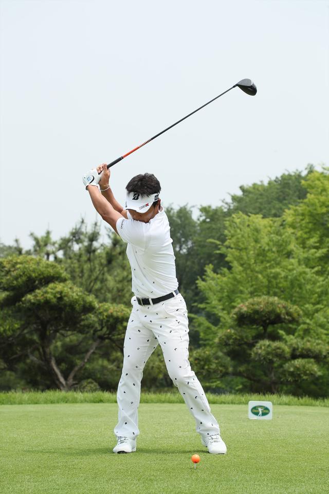 画像13: 宮本勝昌の飛んで曲がらない「立て立て」スウィング【勝者のスウィング】
