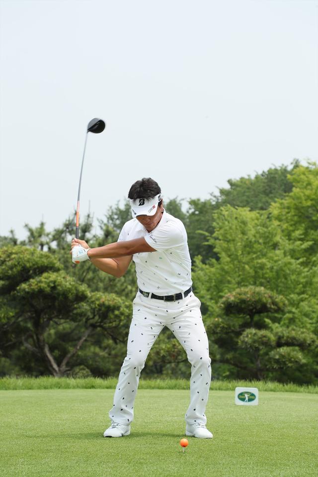 画像18: 宮本勝昌の飛んで曲がらない「立て立て」スウィング【勝者のスウィング】