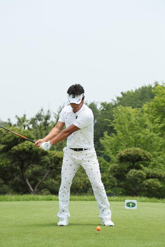 画像6: 宮本勝昌の飛んで曲がらない「立て立て」スウィング【勝者のスウィング】