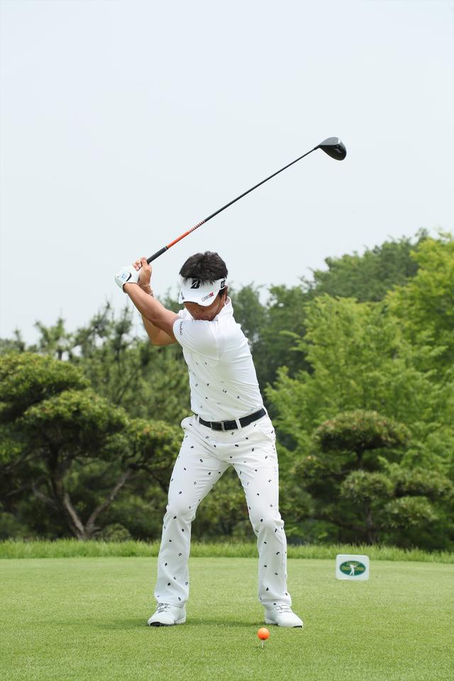 画像17: 宮本勝昌の飛んで曲がらない「立て立て」スウィング【勝者のスウィング】