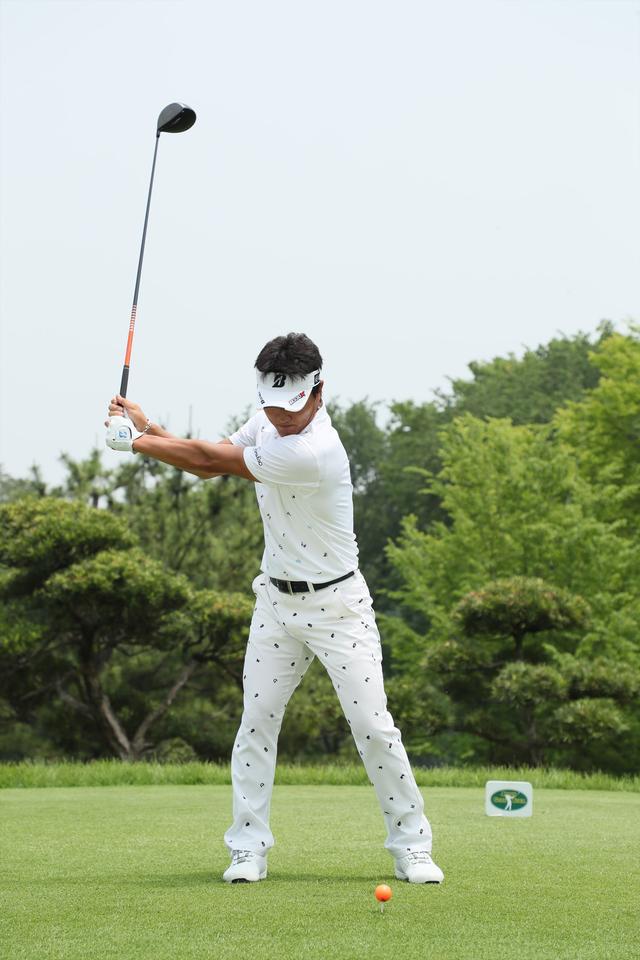 画像9: 宮本勝昌の飛んで曲がらない「立て立て」スウィング【勝者のスウィング】