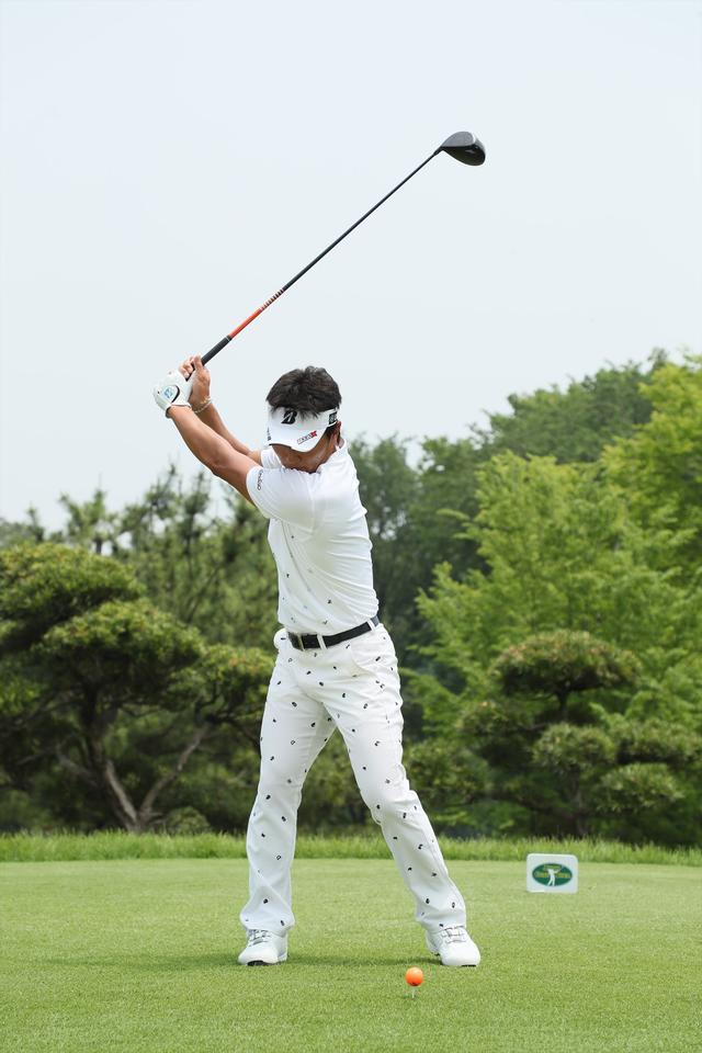 画像12: 宮本勝昌の飛んで曲がらない「立て立て」スウィング【勝者のスウィング】