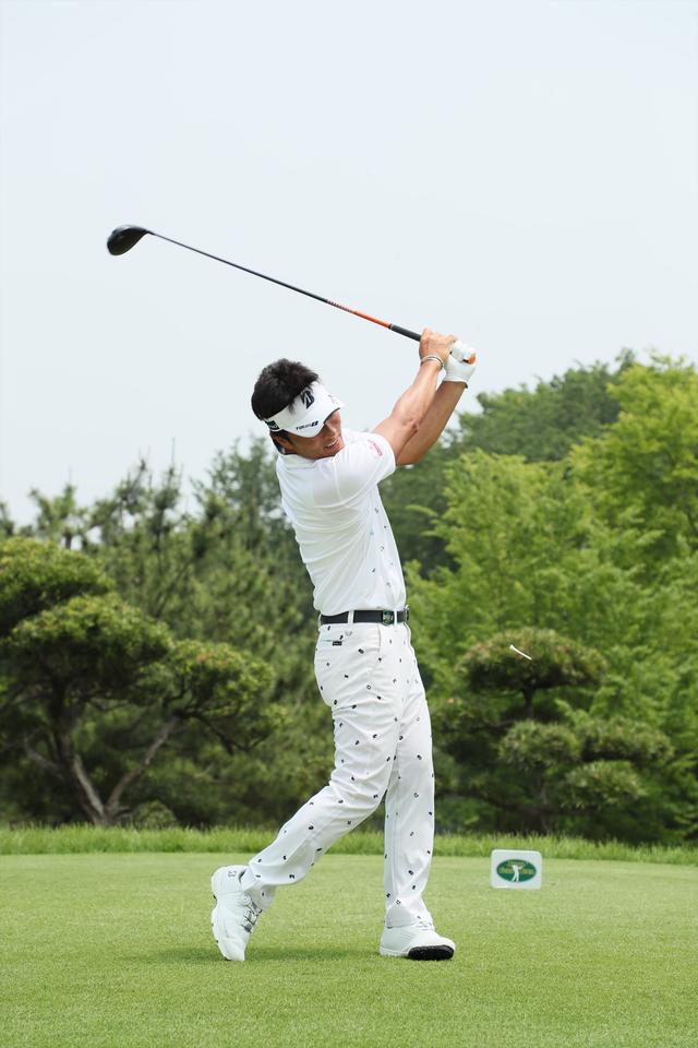 画像22: 宮本勝昌の飛んで曲がらない「立て立て」スウィング【勝者のスウィング】