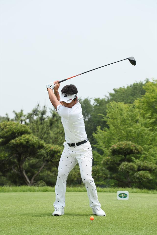 画像16: 宮本勝昌の飛んで曲がらない「立て立て」スウィング【勝者のスウィング】