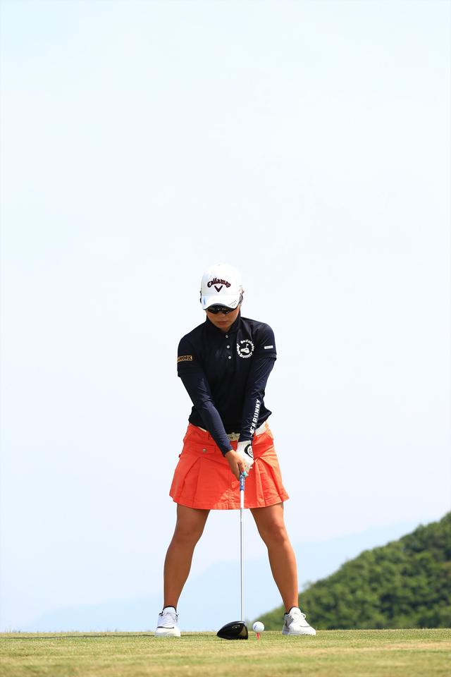 画像1: 切り返しは左ひざ。比嘉真美子の「前傾キープ!」を見習おう【勝者のスウィング】