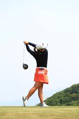 画像21: 切り返しは左ひざ。比嘉真美子の「前傾キープ!」を見習おう【勝者のスウィング】