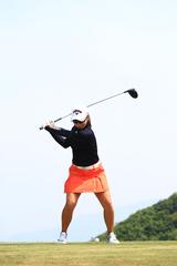 画像14: 切り返しは左ひざ。比嘉真美子の「前傾キープ!」を見習おう【勝者のスウィング】