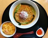 画像: 冷やし担担麺とカニ玉丼。価格1600円(税込1728円)
