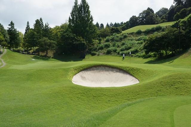画像: ピンを果敢に狙いたい16番ホール3打目地点