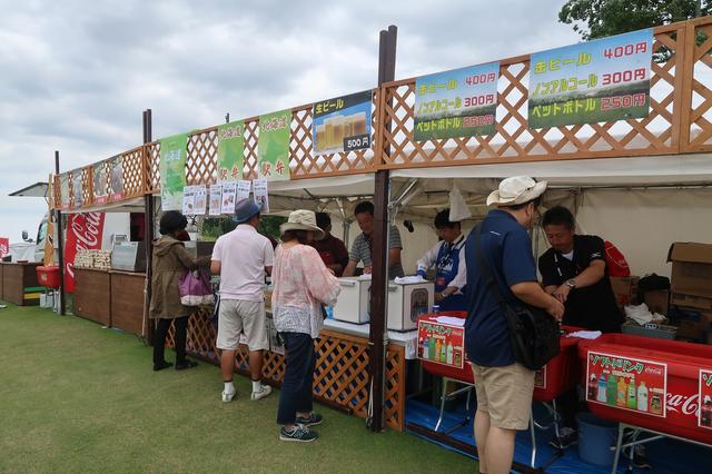 画像: 大会によってはビールも売っています!