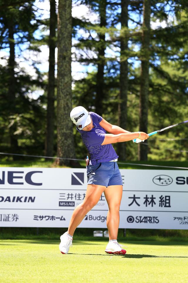画像15: 振ったら振った分だけ飛ぶ! 畑岡奈紗のゆるまない両わき【勝者のスウィング】