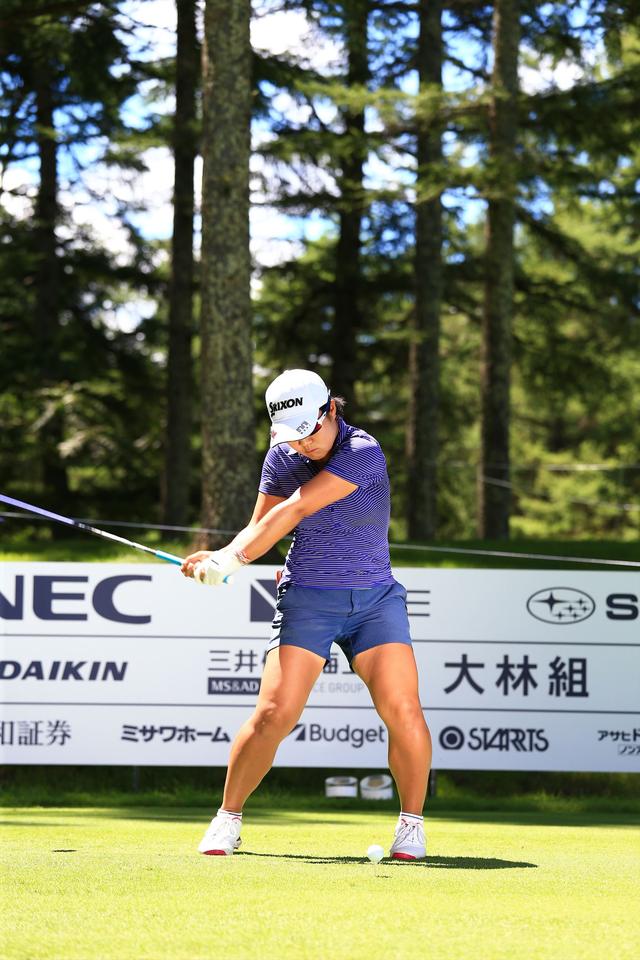 画像13: 振ったら振った分だけ飛ぶ! 畑岡奈紗のゆるまない両わき【勝者のスウィング】