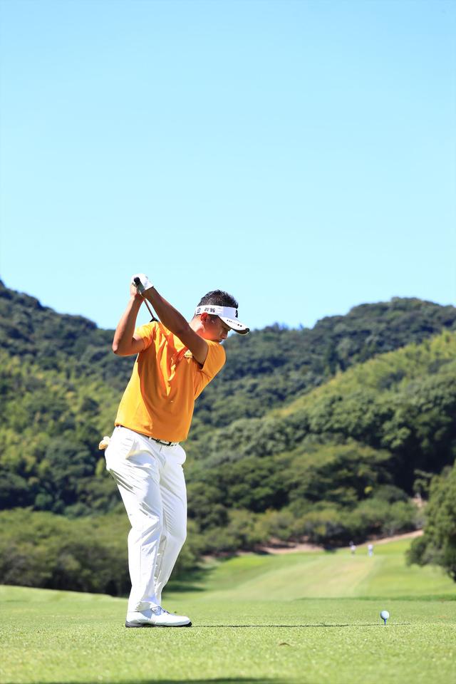 画像12: 片岡大育の超正確ショットの秘密。“右ベタ足”の作り方【勝者のスウィング】