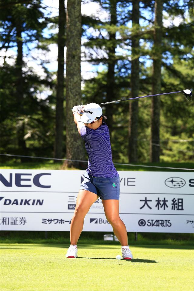画像10: 振ったら振った分だけ飛ぶ! 畑岡奈紗のゆるまない両わき【勝者のスウィング】