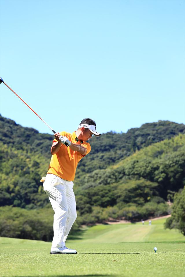 画像9: 片岡大育の超正確ショットの秘密。“右ベタ足”の作り方【勝者のスウィング】