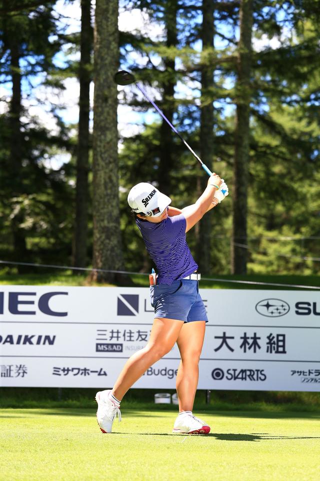 画像16: 振ったら振った分だけ飛ぶ! 畑岡奈紗のゆるまない両わき【勝者のスウィング】