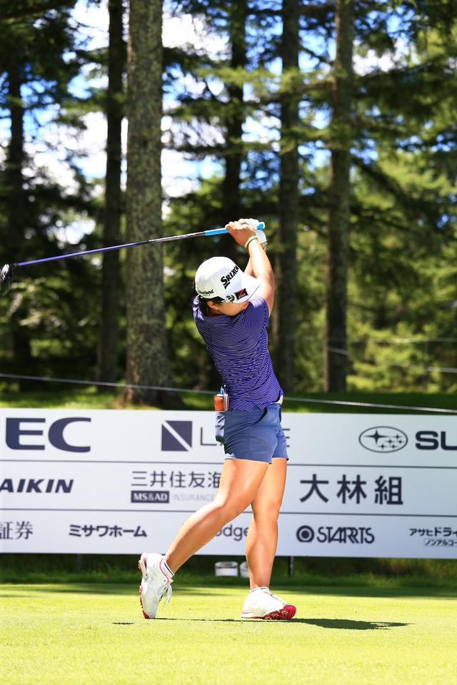 画像17: 振ったら振った分だけ飛ぶ! 畑岡奈紗のゆるまない両わき【勝者のスウィング】