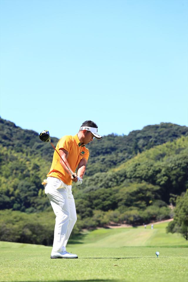 画像6: 片岡大育の超正確ショットの秘密。“右ベタ足”の作り方【勝者のスウィング】