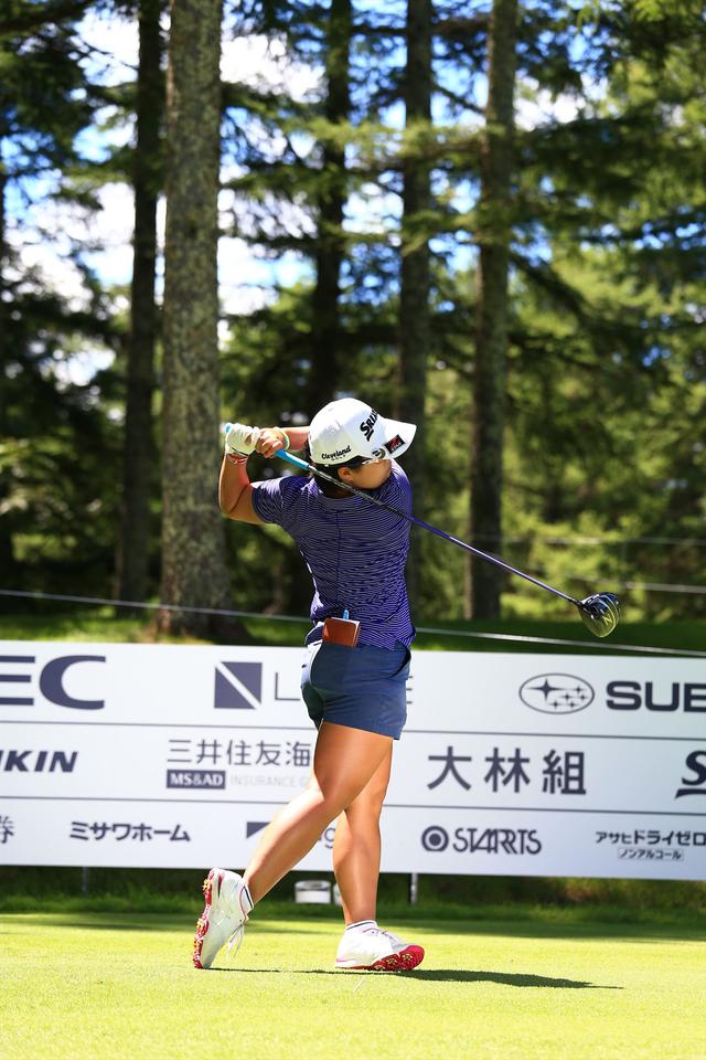 画像21: 振ったら振った分だけ飛ぶ! 畑岡奈紗のゆるまない両わき【勝者のスウィング】