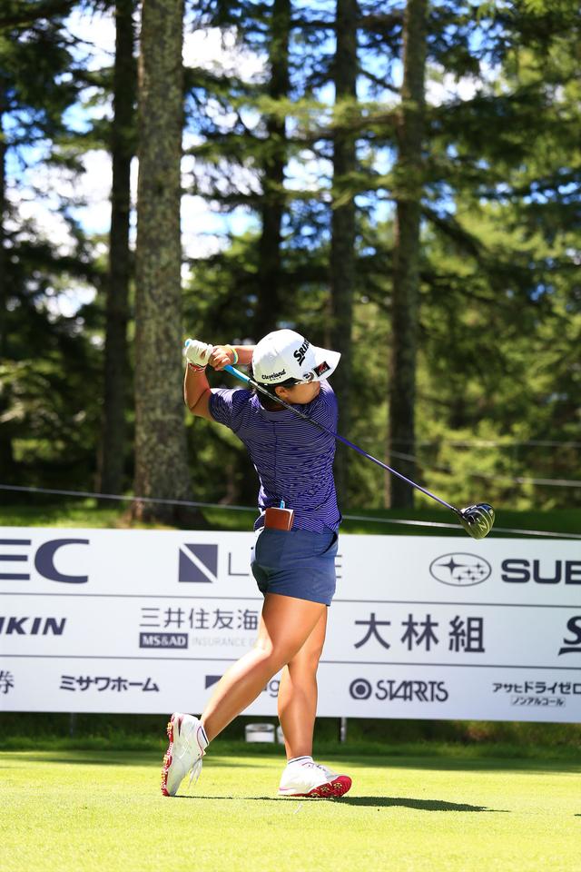 画像20: 振ったら振った分だけ飛ぶ! 畑岡奈紗のゆるまない両わき【勝者のスウィング】