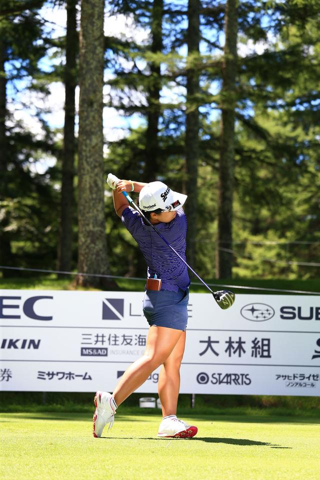 画像19: 振ったら振った分だけ飛ぶ! 畑岡奈紗のゆるまない両わき【勝者のスウィング】