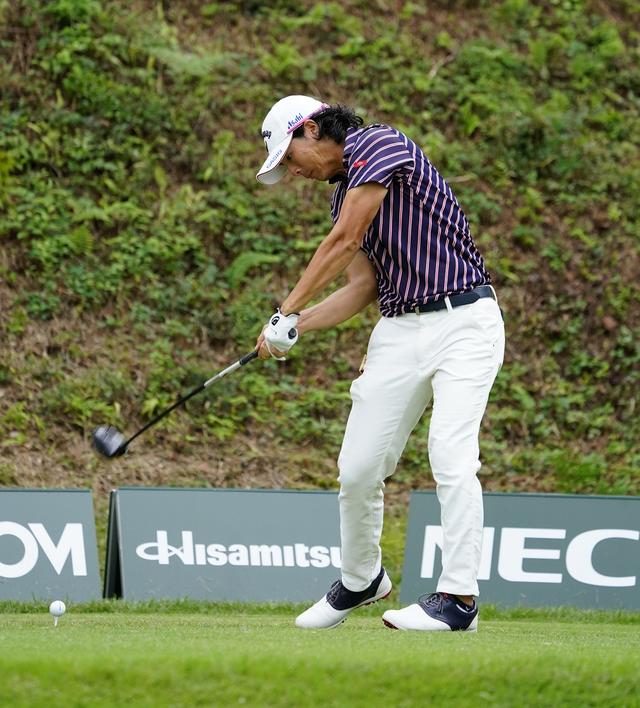 画像: 不調の原因は振り遅れにあると石川は自己分析する(2017年、日本オープンゴルフ選手権)