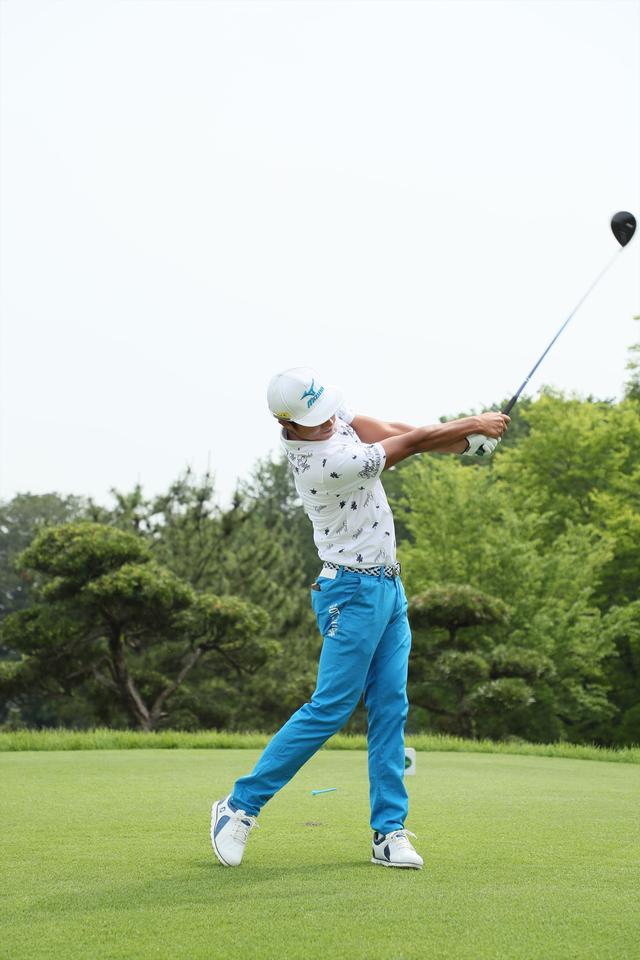 画像11: 「タメ過ぎない」のが強さの秘密! 小鯛竜也のゆるやかダウンブロー【勝者のスウィング】