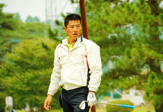 画像: 前半トップの1アンダーで折り返した高橋伸英選手