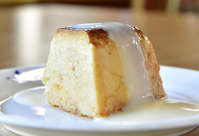 画像: そのまま食べてもおいしいが、濃厚バニラソースを絡めればまた違ったおいしさを楽しめる