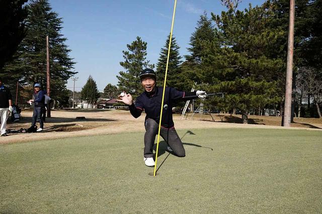 画像: 西コース6番ホールでホールインワンを達成。「娘に自慢できます」と笑顔のわたなべ選手