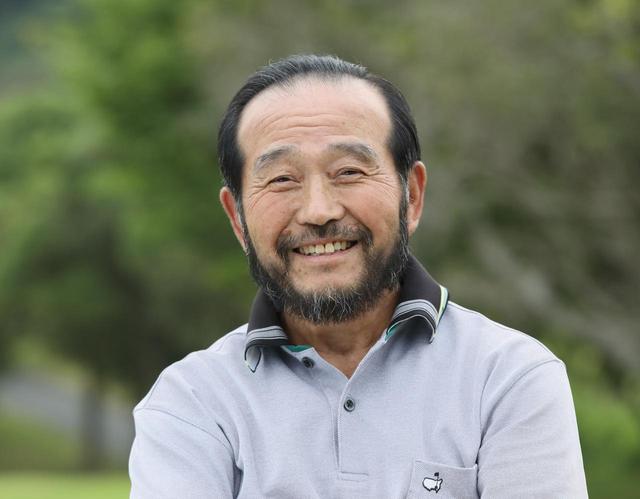 画像: テンフィンガーで握り活躍する時松隆光などを指導した篠塚武久