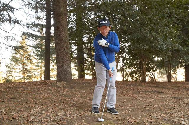 画像: 右肩を意識して、右肩、右手首、ヘッドの「三角形」を崩さずにインパクトしよう