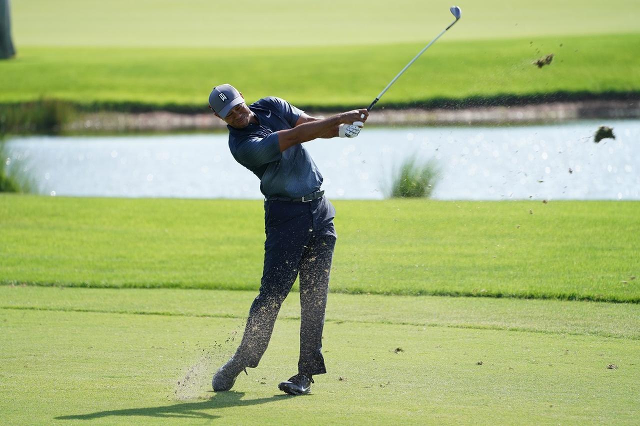 画像: タイガー・ウッズは首位で最終日を迎えたときの強さは圧倒的。次最終日をトップで迎えるのはいつになる……?(写真:2018年ザ・ホンダ・クラシック)