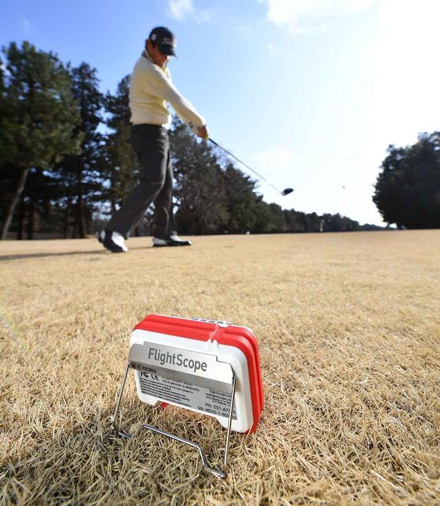 画像: スタートホールでスウィングチェック。ただし、スロープレーには注意!