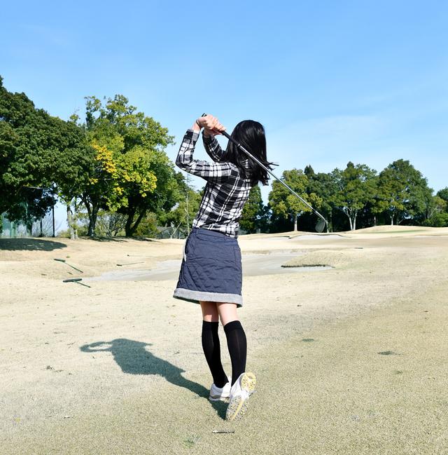 画像: 「やだー! ひっかけちゃった!!」ガサガサ……
