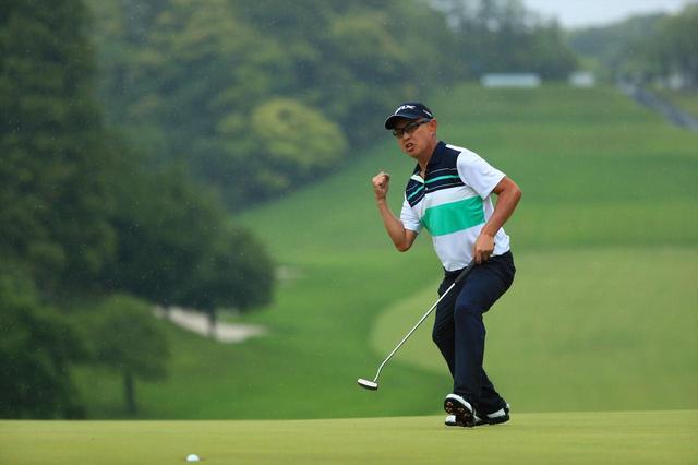 画像: 「日本プロゴルフ選手権」で藤本佳則とのプレーオフ2ホール目でバーディパットを決めた谷口徹(撮影/姉崎正)