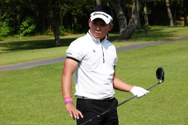 画像: 早速クラブを組み上げてテストした飛ばし屋・池村寛世