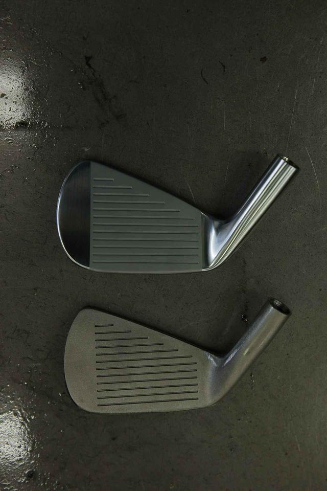 画像: 8番アイアン。上の一般市販モデルと比べ、かなり小さいのが中井モデルの特徴